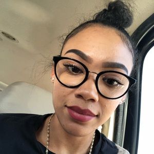 Meet your Posher, Alicia